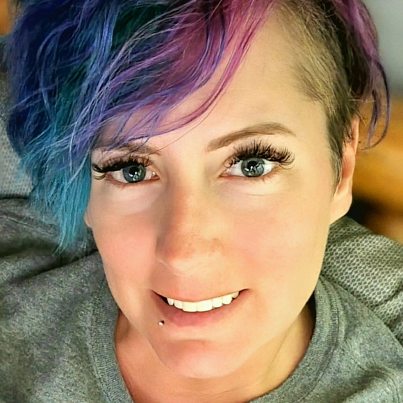 Welcome to my closet ❤ - Picture 3 of 8